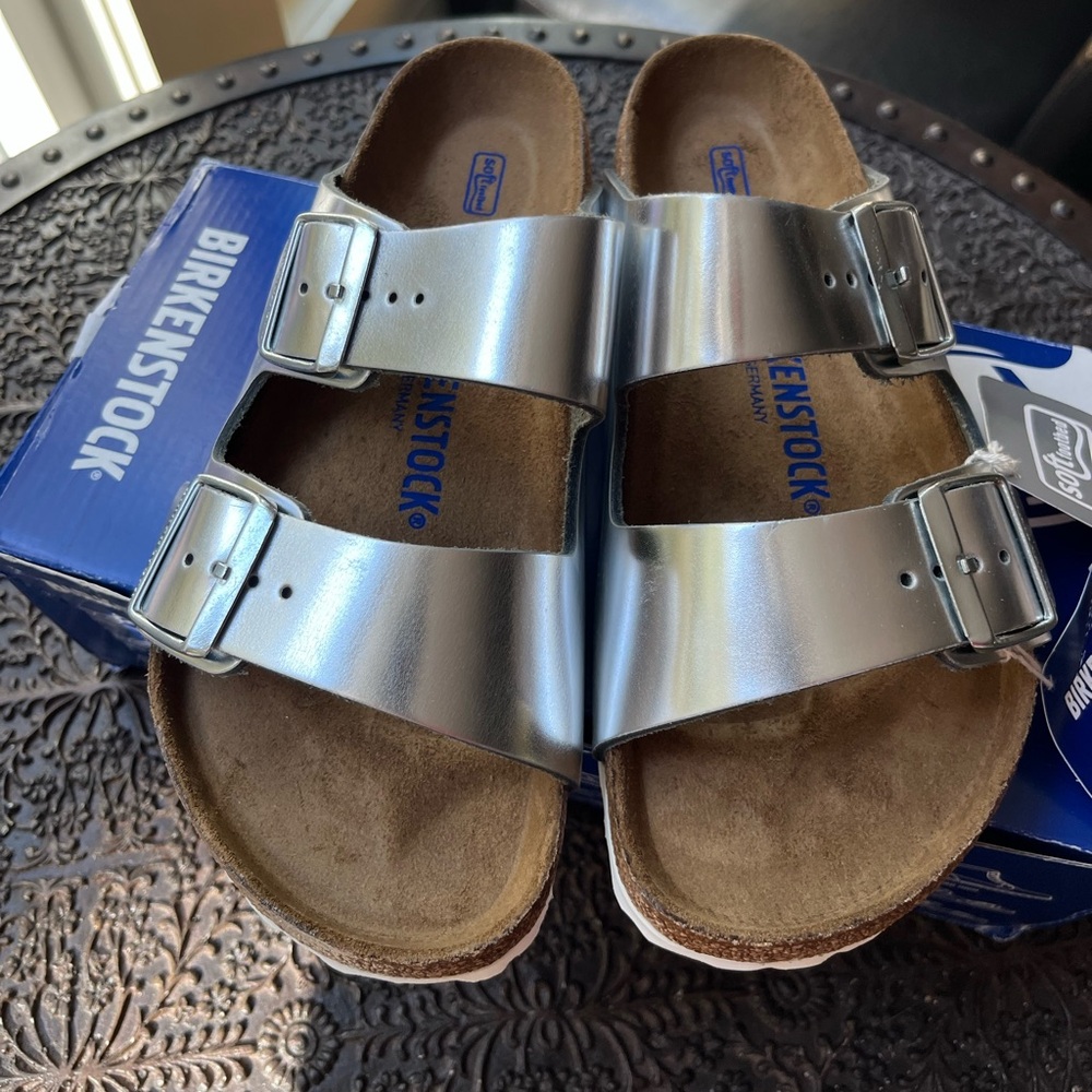 BIRKENSTOCK ARIZONA SOFT FOOTBED SANDALS IN METALLIC SILVER 37 6 - Picture 10 of 13